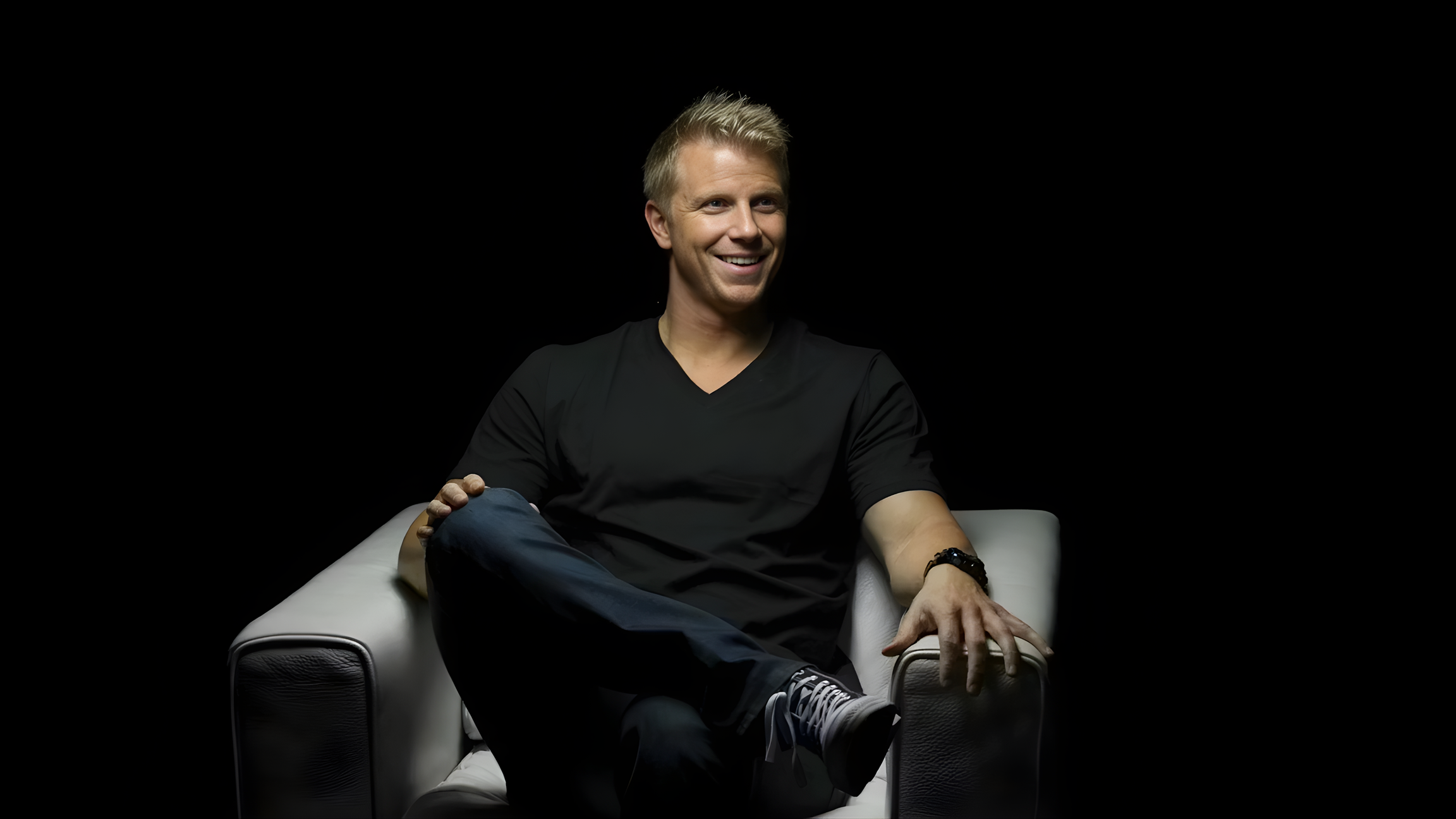 Sean Lowe seated